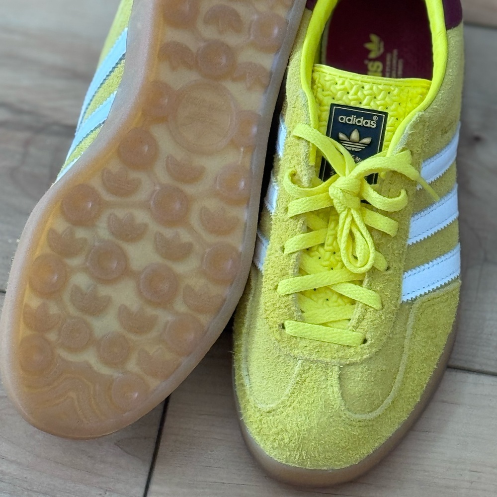 Adidas Yellow and White Stripe Gazelle US7 - Picture 2 of 2